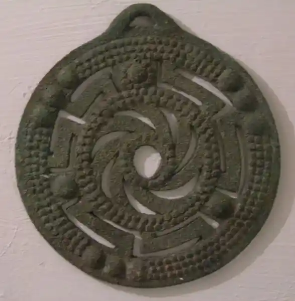 Spiral sun disc, seven swirly rays